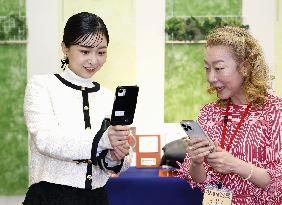 Princess Kako visits exhibition