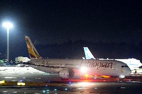 Plane carrying evacuees from Middle East arrives in Japan