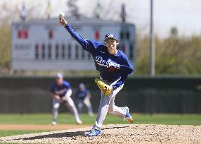 Baseball: Dodgers pitcher Sasaki