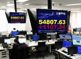 Tokyo stocks surge