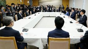 Gov't launches meeting to deal with Middle East crisis