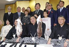 Sumo: Kirishima earns re-promotion to ozeki