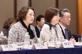 Roundtable Discussion Between the Japan Association of Corporate Executives and the Japanese Trade Union Confederation