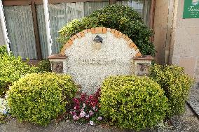 Sign and logo of the Senri Hankyu Hotel