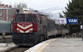 Evacuees from Iran heading to Turkey