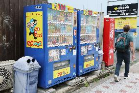 Vending machines, images of beverages