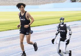 Humanoid robot learning athlete's running techniques