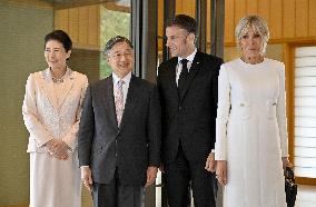 Japan emperor, empress meet with French President Macron, wife