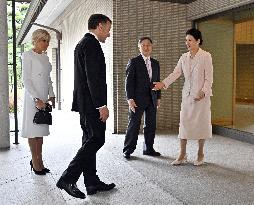 Japan emperor, empress meet with French President Macron, wife