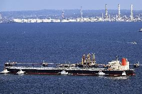 Last Japan-bound crude oil tanker arrives in Tokyo Bay