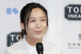 Speed skating: Takagi holds retirement press conference