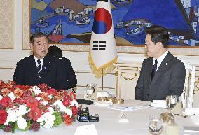 Former Japan PM Ishiba holds talks with South Korean President Lee