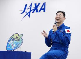Astronaut Yui meets press
