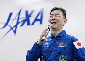 Astronaut Yui meets press