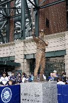 Baseball: Mariners unveil statue of Hall of Famer Ichiro