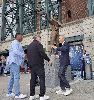 Baseball: Mariners unveil statue of Hall of Famer Ichiro