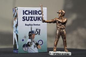 Baseball: Mariners unveil statue of Hall of Famer Ichiro