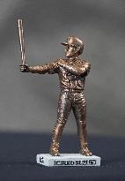 Baseball: Mariners unveil statue of Hall of Famer Ichiro