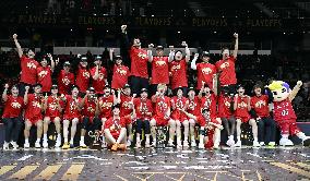 Basketball: woman's league