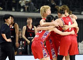 Basketball: woman's league