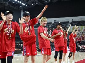 Basketball: woman's league