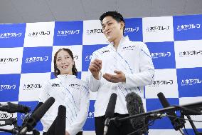 Miura-Kihara pair performs at Mao Rink for new employees