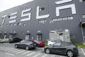 Tesla unveils Shanghai factory to media