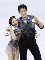 Figure skating: Olympic champion pair Miura, Kihara retire