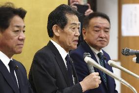 Lawmakers at Tokyo's Yasukuni shrine