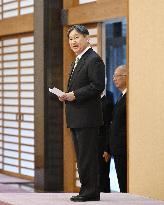 Emperor meets with lawmakers at palace