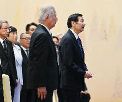 Emperor meets with lawmakers at palace