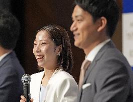 Retirement press conference of pairs figure skaters Miura, Kihara