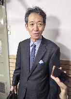 Top currency official meets press after intervention