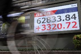 Nikkei ends at record high above 62,000
