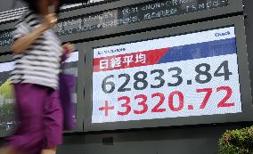 Nikkei ends at record high above 62,000