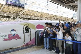 Hello Kitty shinkansen makes final run