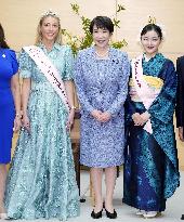 Japanese, U.S. cherry blossom queens