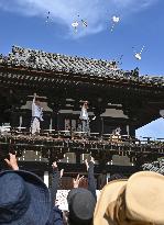 Fan-throwing ceremony at western Japan temple