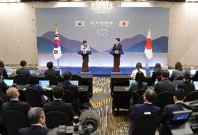 Japan-S. Korea summit