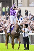 Horse racing: female jockey wins Japanese Oaks