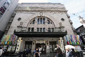 Last performance at 103-year-old Osaka theater