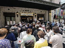 Last performance at 103-year-old Osaka theater