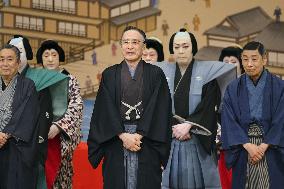 Last performance at 103-year-old Osaka theater