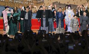 Last performance at 103-year-old Osaka theater