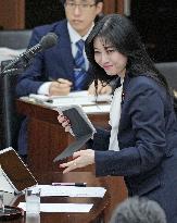 Hearing-impaired lawmaker at Japan parliament session