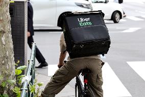 The Uber Eats logo