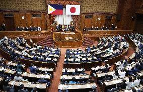 Philippine president in Japan's parliament