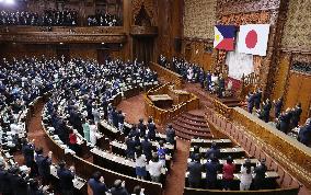 Philippine president in Japan's parliament
