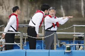 Emperor inspects floodgate in Tokyo