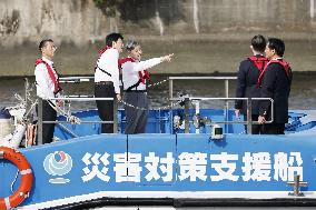 Emperor inspects floodgate in Tokyo